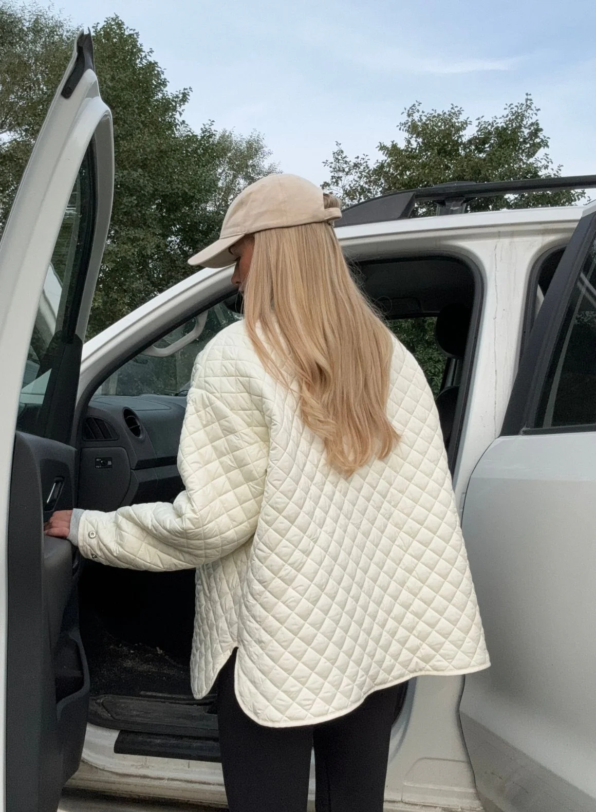 Almond White Oversized Quilted Jacket - Image 8