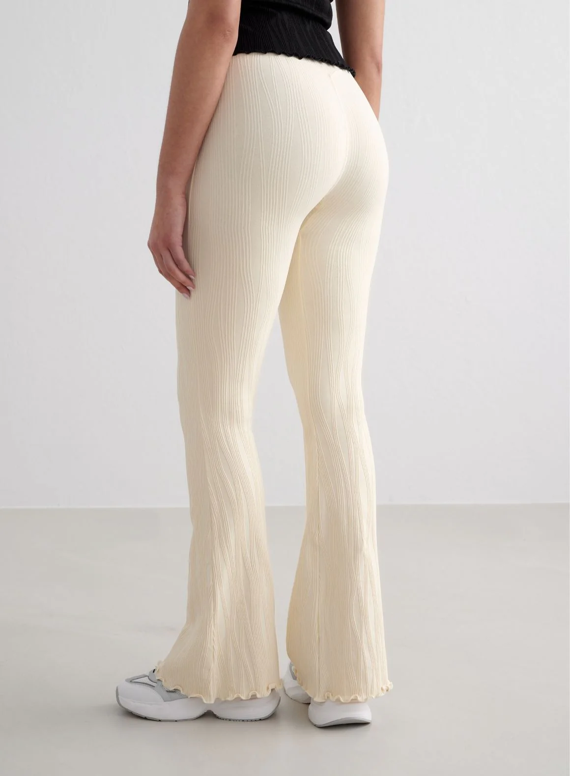 Almond White Tulip Flare Tights - Image 3