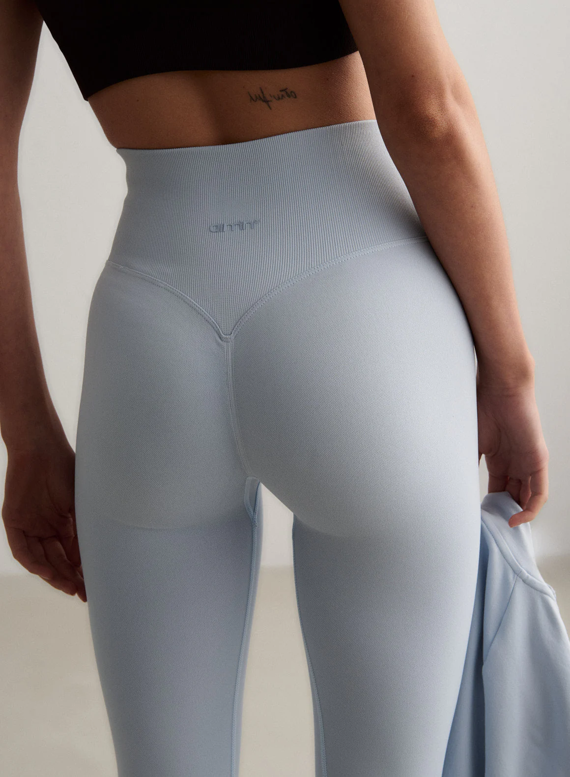 Aura Shape Seamless Petite Tights - Image 3