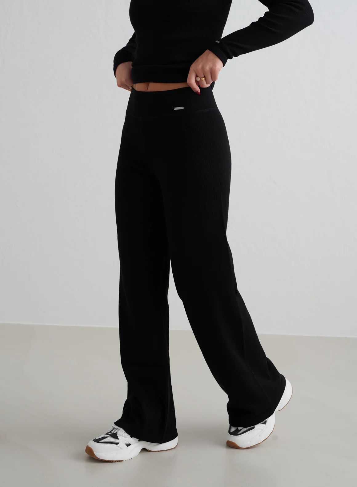 Black Ribbed Wool Wide Pants - Image 10