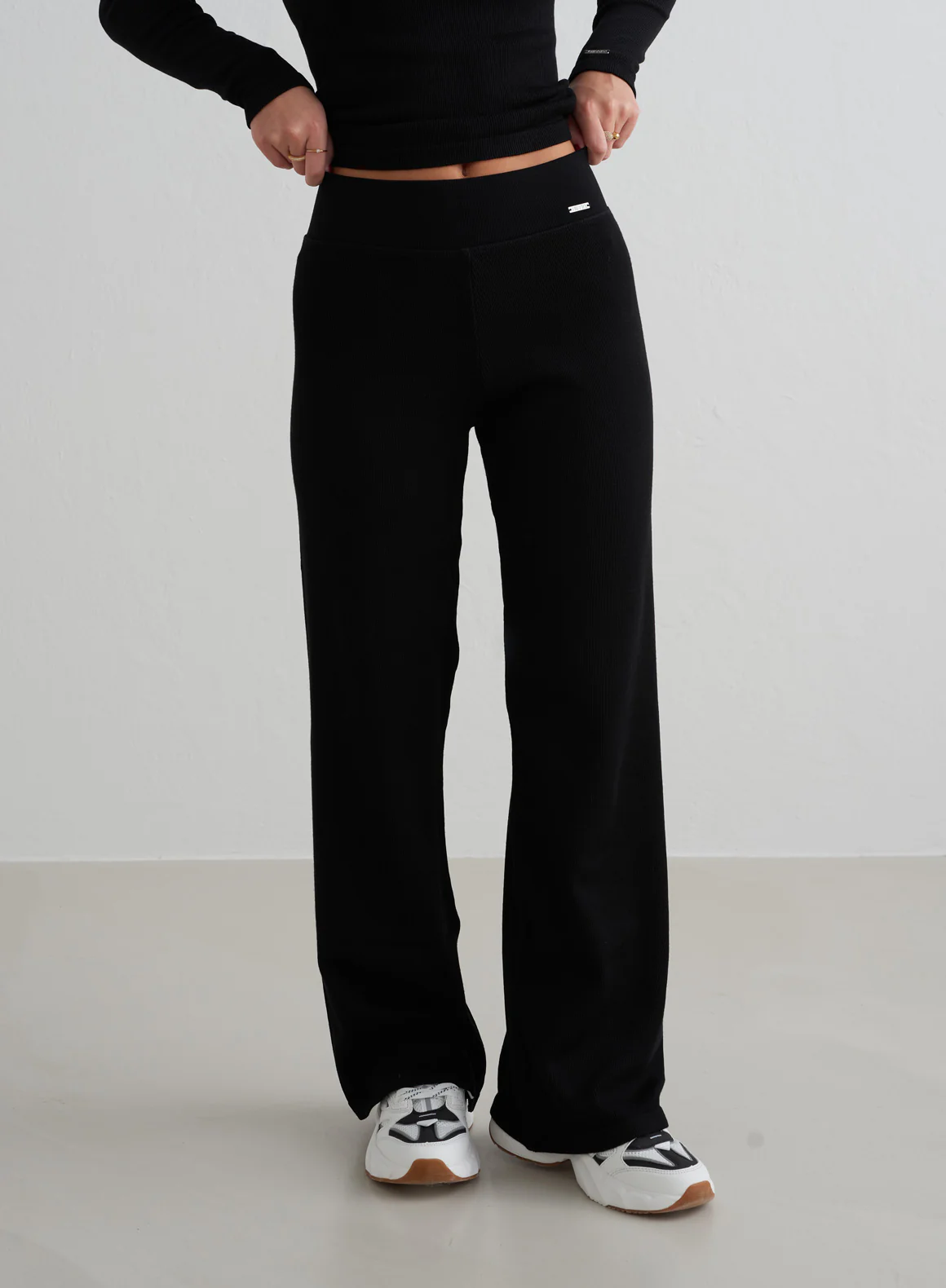 Black Ribbed Wool Wide Pants - Image 12