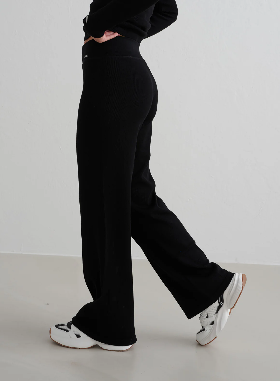 Black Ribbed Wool Wide Pants - Image 14