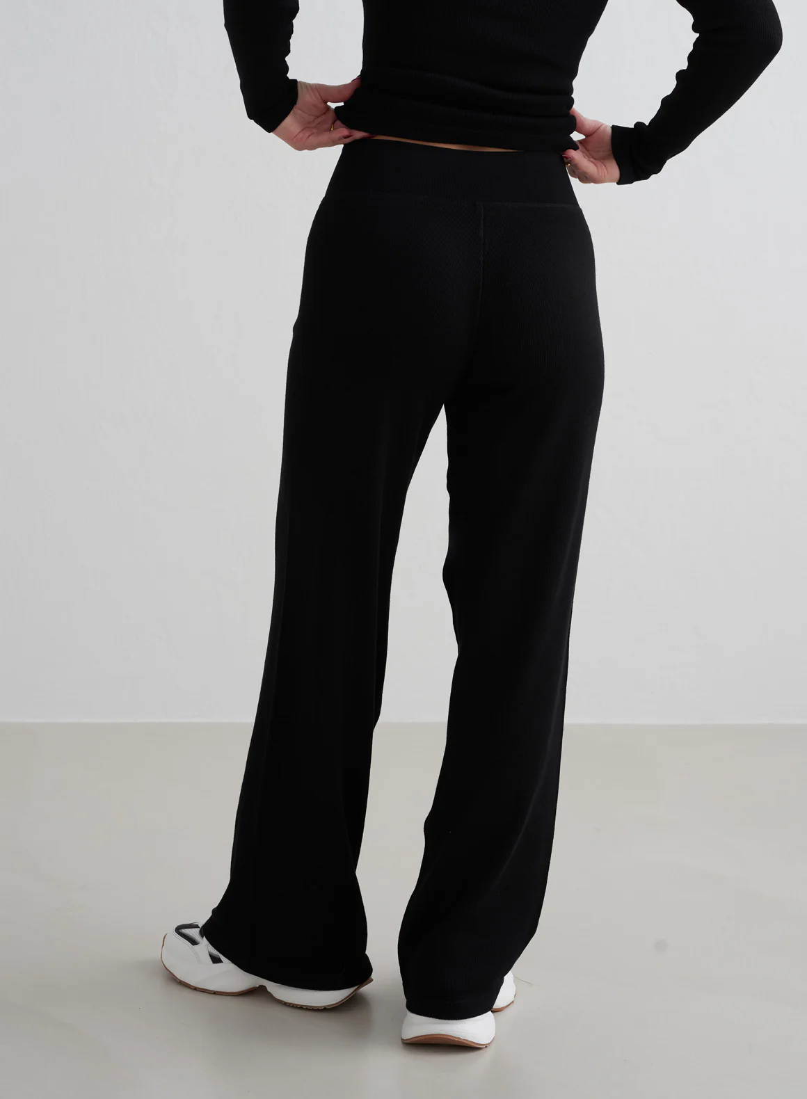 Black Ribbed Wool Wide Pants - Image 16
