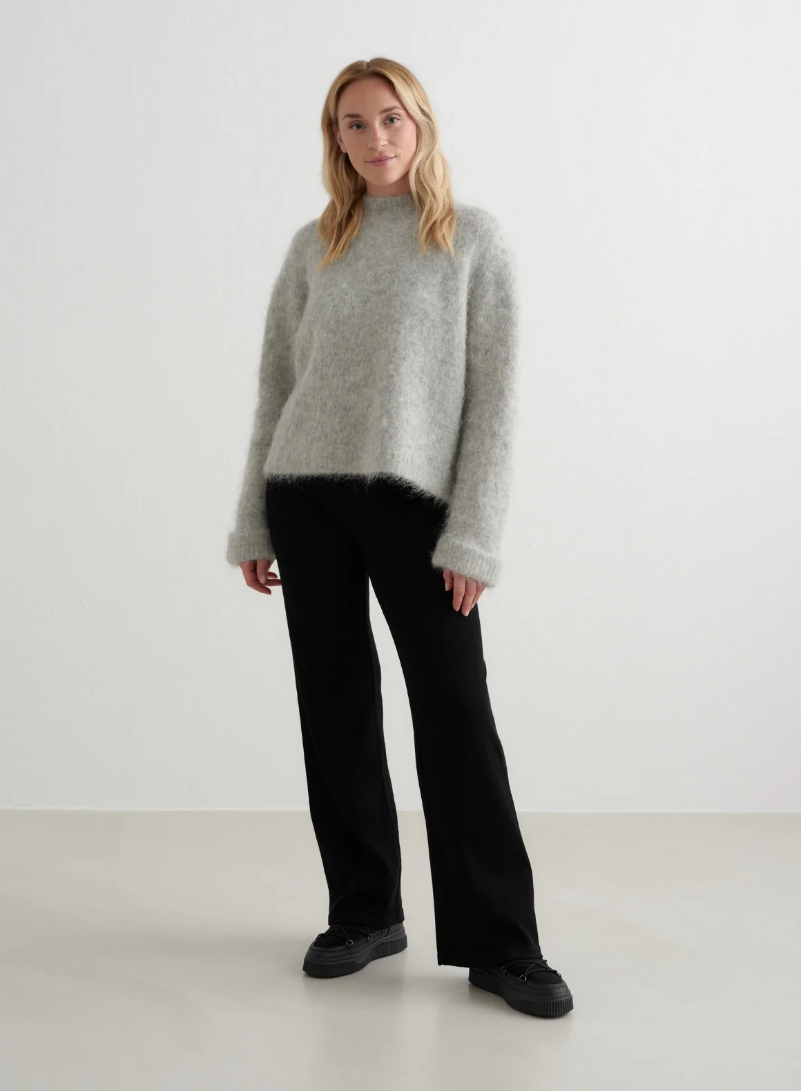 Black Ribbed Wool Wide Pants - Image 20