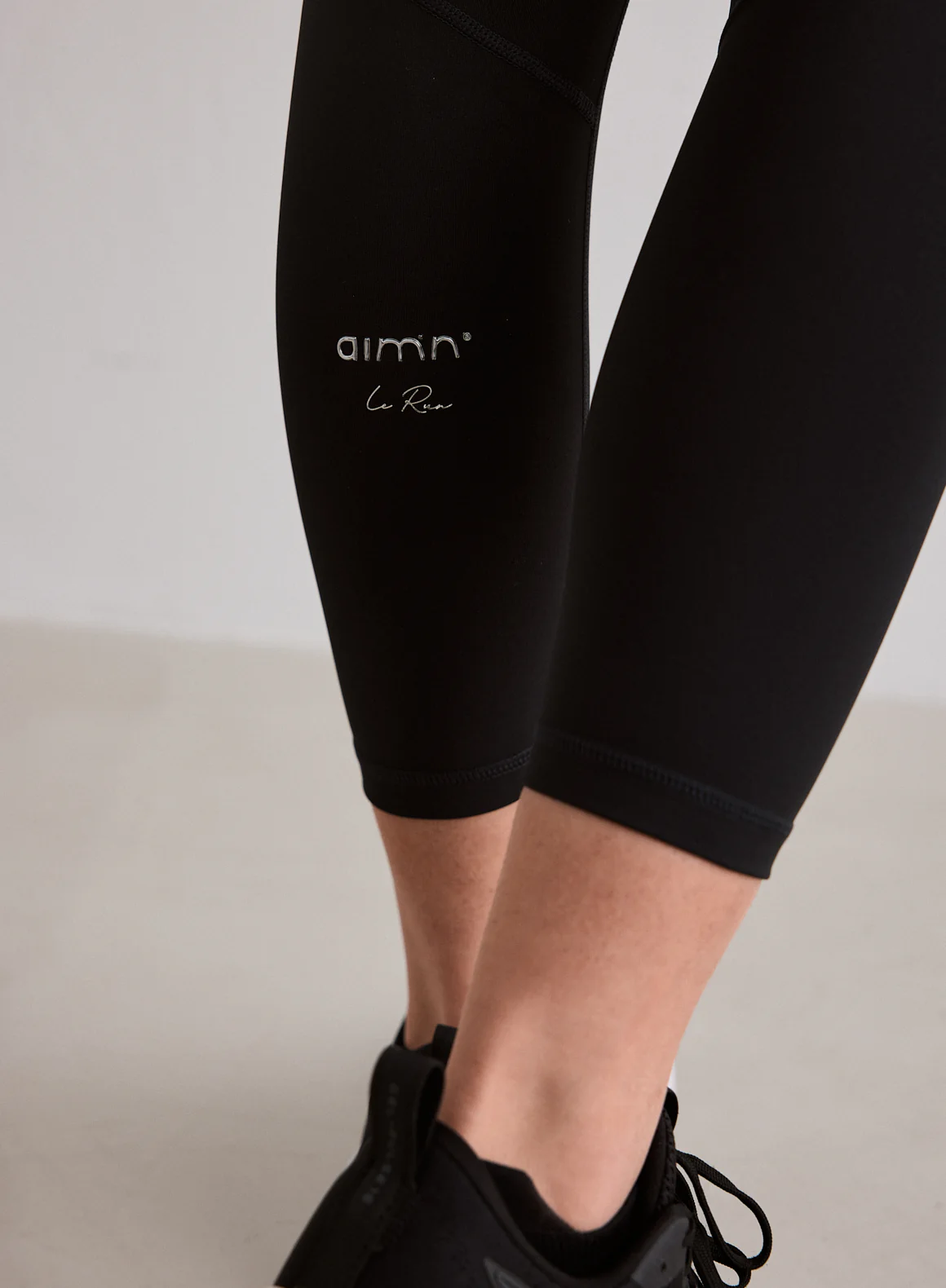 Black Running Tights 7/8 - Image 4