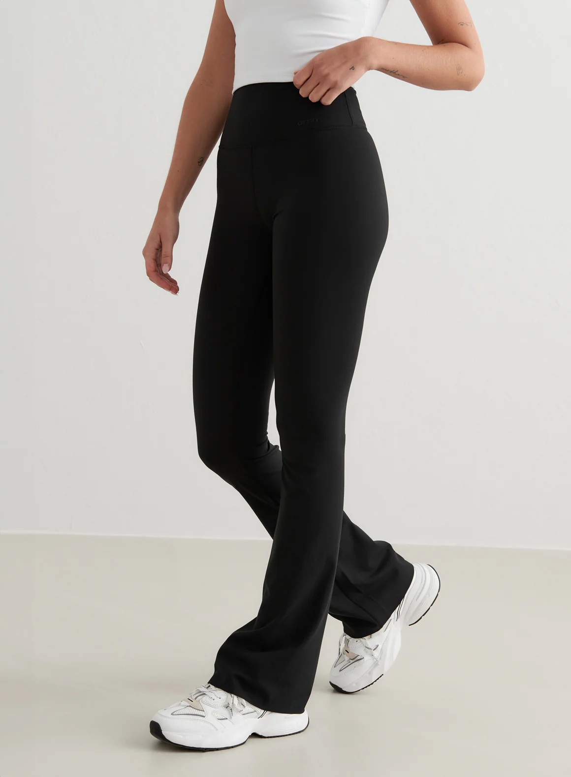 Black Sense Flare Tights - Image 111
