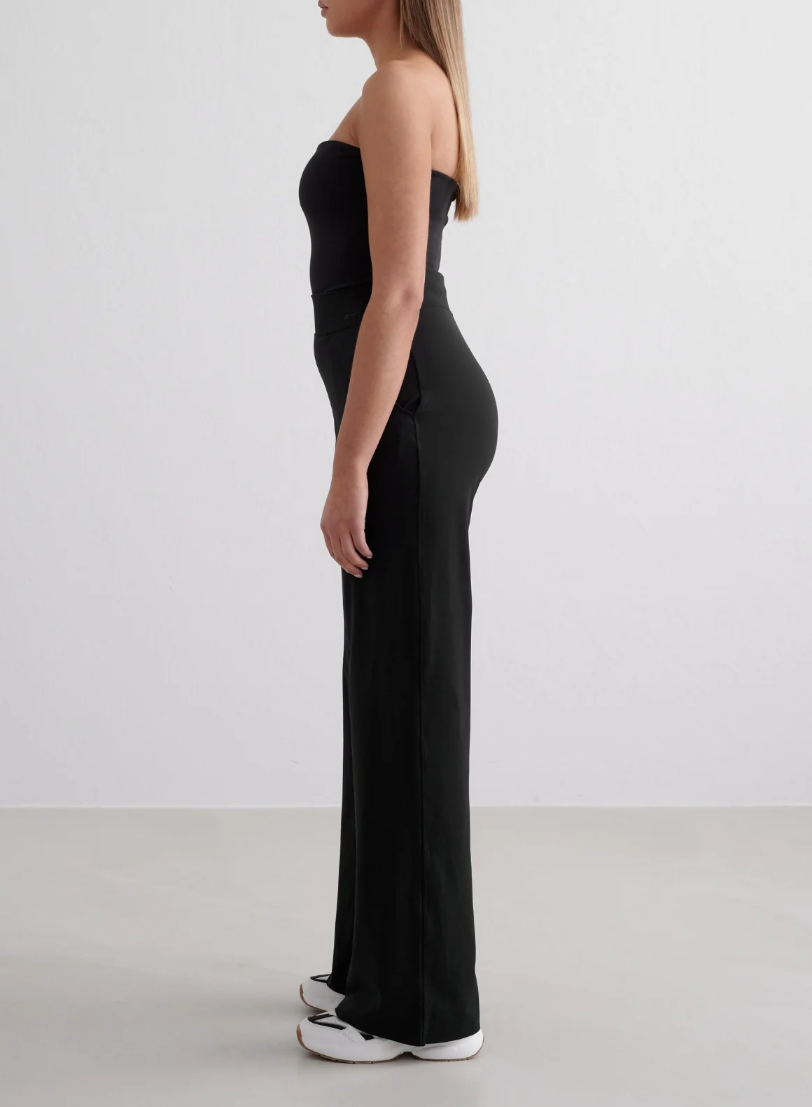 Black Sense Wide Pants & Tube Bralette Set - Image 3
