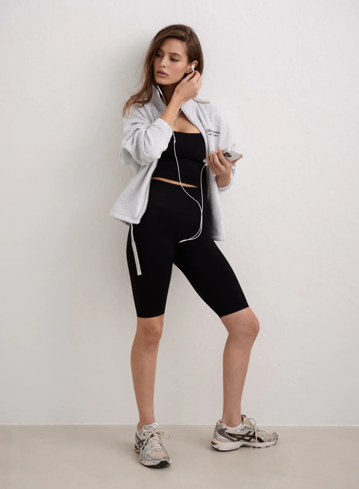 Black Shape Seamless Biker Shorts - Image 3