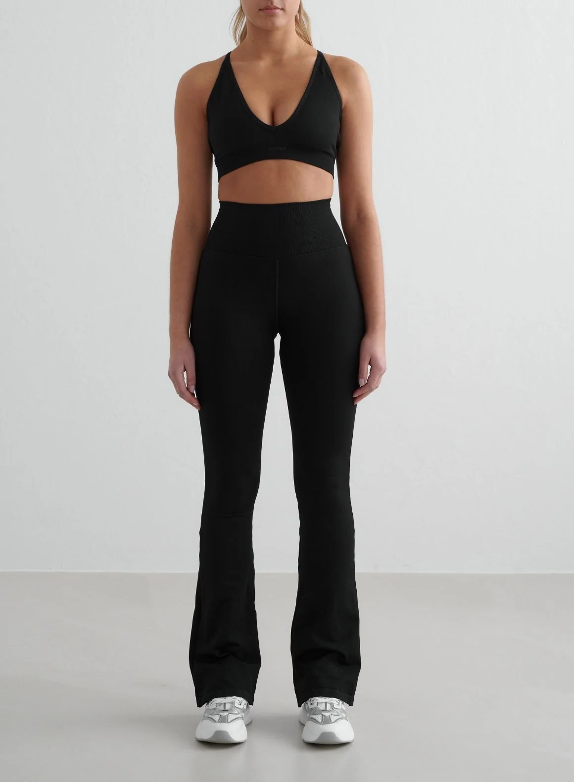 Black Shape Seamless Cross Back Bra - Image 3