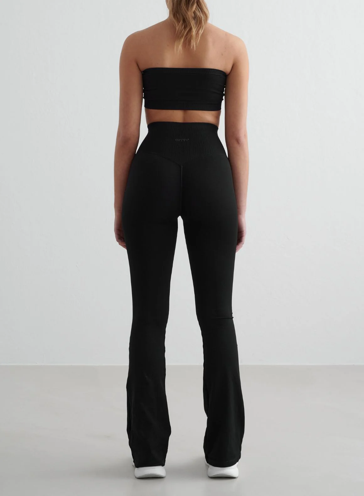 Black Shape Seamless Flare Tights & Bandeau Set - Image 2