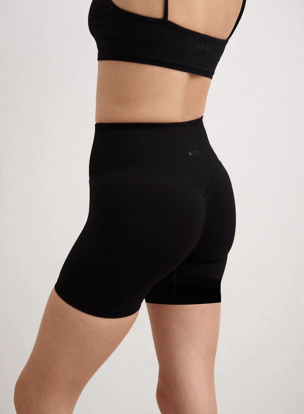 Black Shape Seamless Hotpants - Image 3