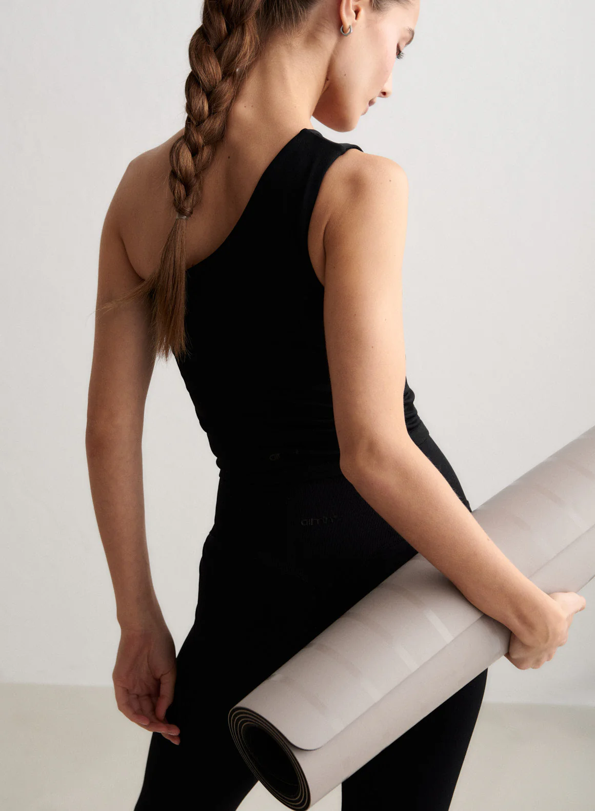 Black Shape Seamless One Shoulder Bralette - Image 3