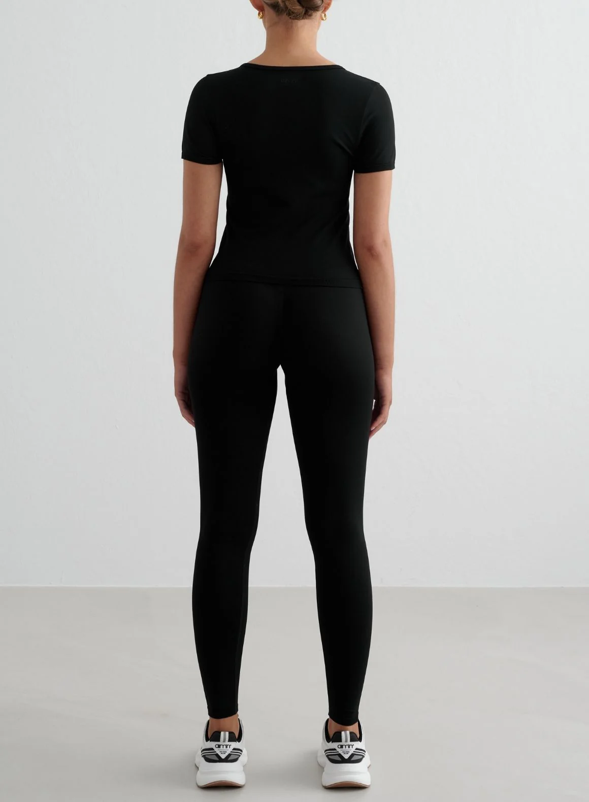 Black Shape Seamless Short Sleeve - Image 4