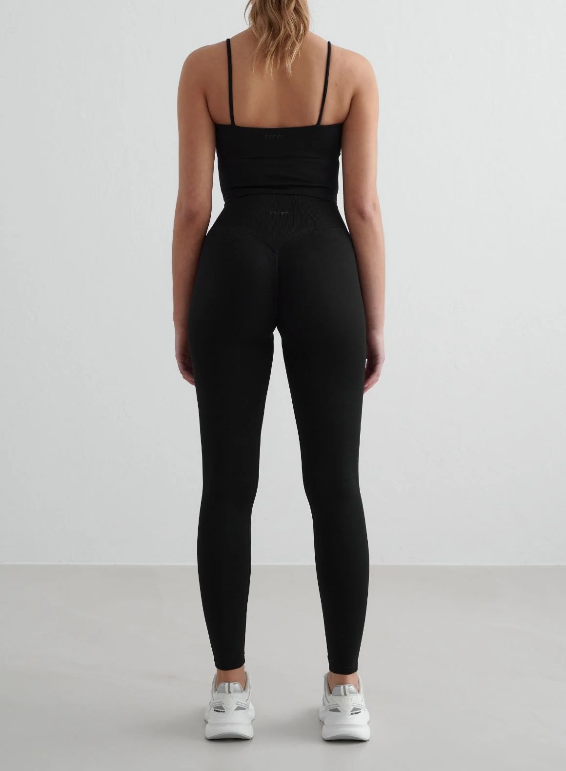 Black Shape Seamless Strap Singlet - Image 4