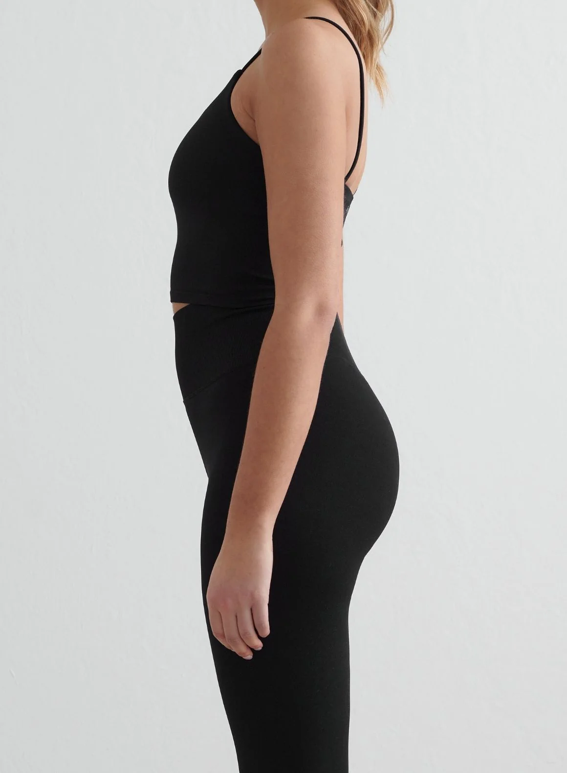 Black Shape Seamless Strap Singlet - Image 6