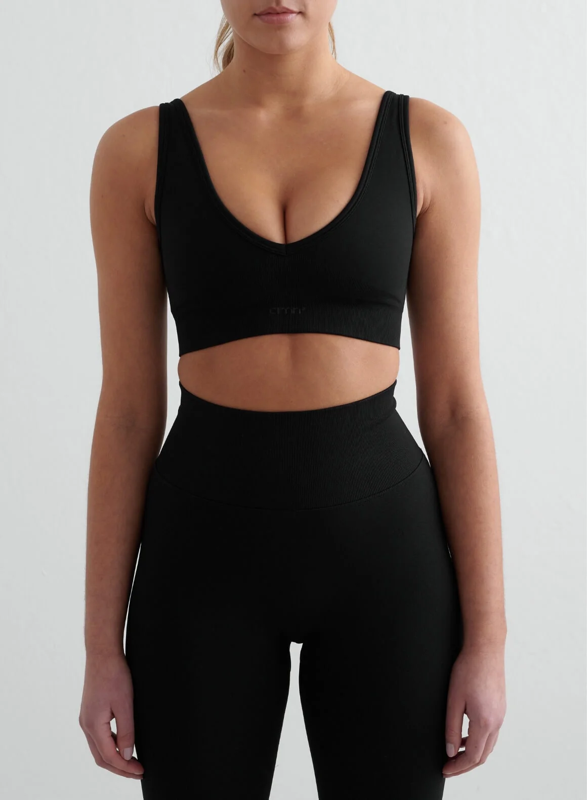 Black Shape Seamless Tights & Deep Cut Bra Set - Image 4