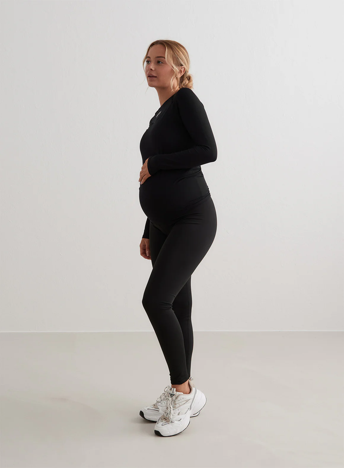 Black Warming Maternity Tights - Image 3