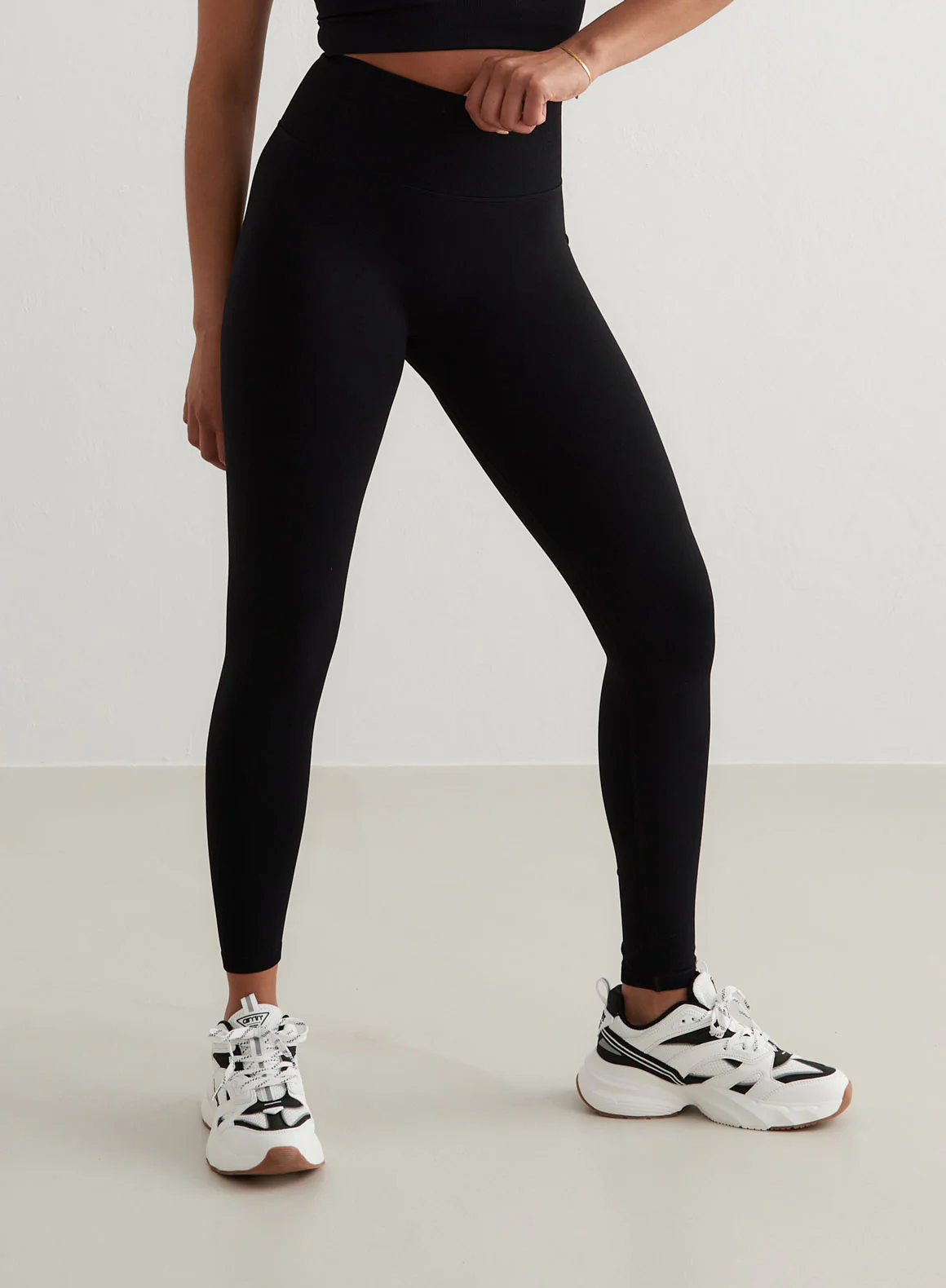 Black/White Athena 100 - Image 6