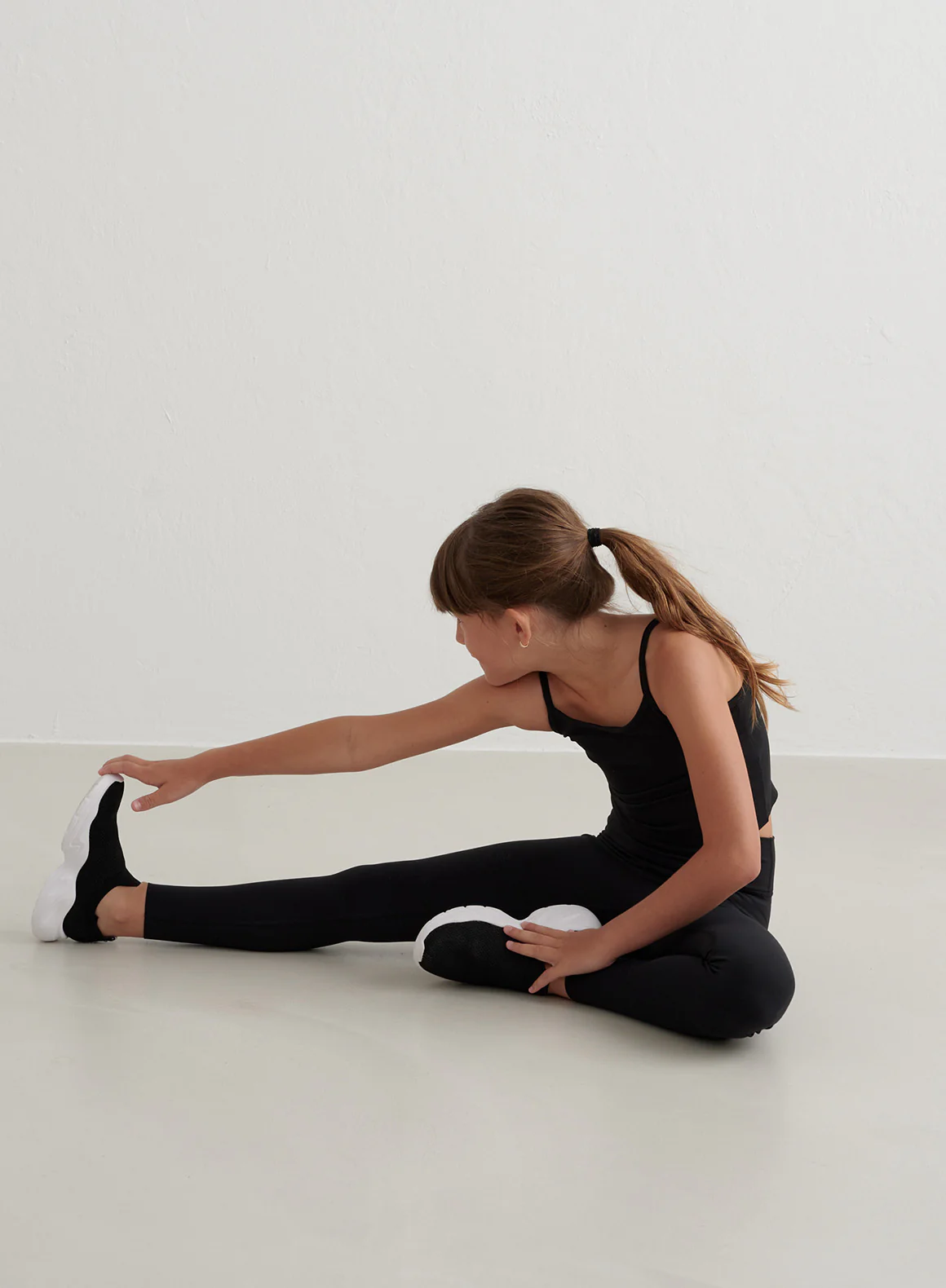 Black Young Sense Tights - Image 7