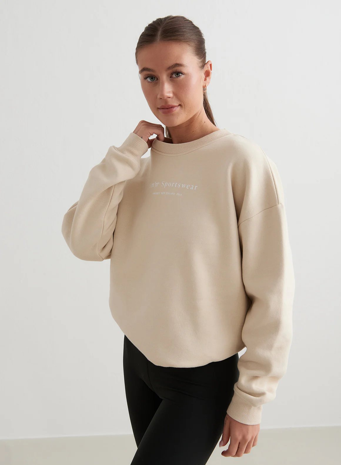 Café Au Lait Serif Sweatshirt - Image 4
