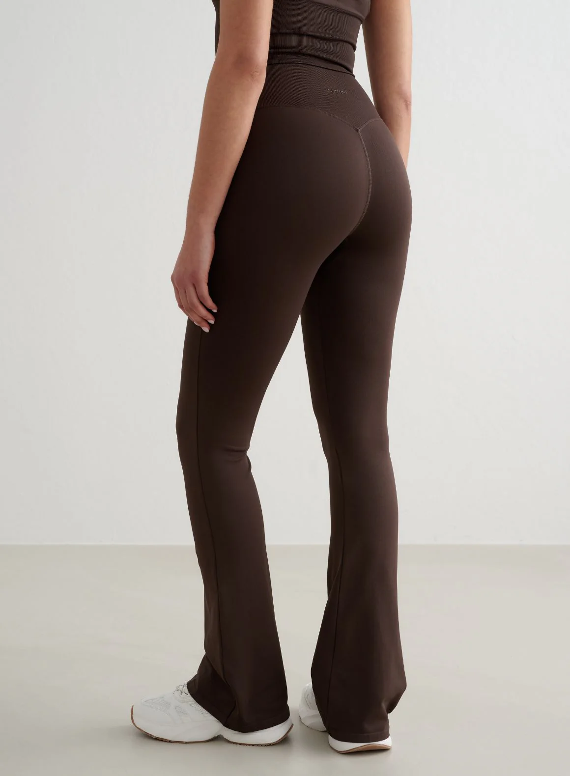 Chocolate Shape Seamless Flare Tights & Cross Back Bralette Set - Image 4