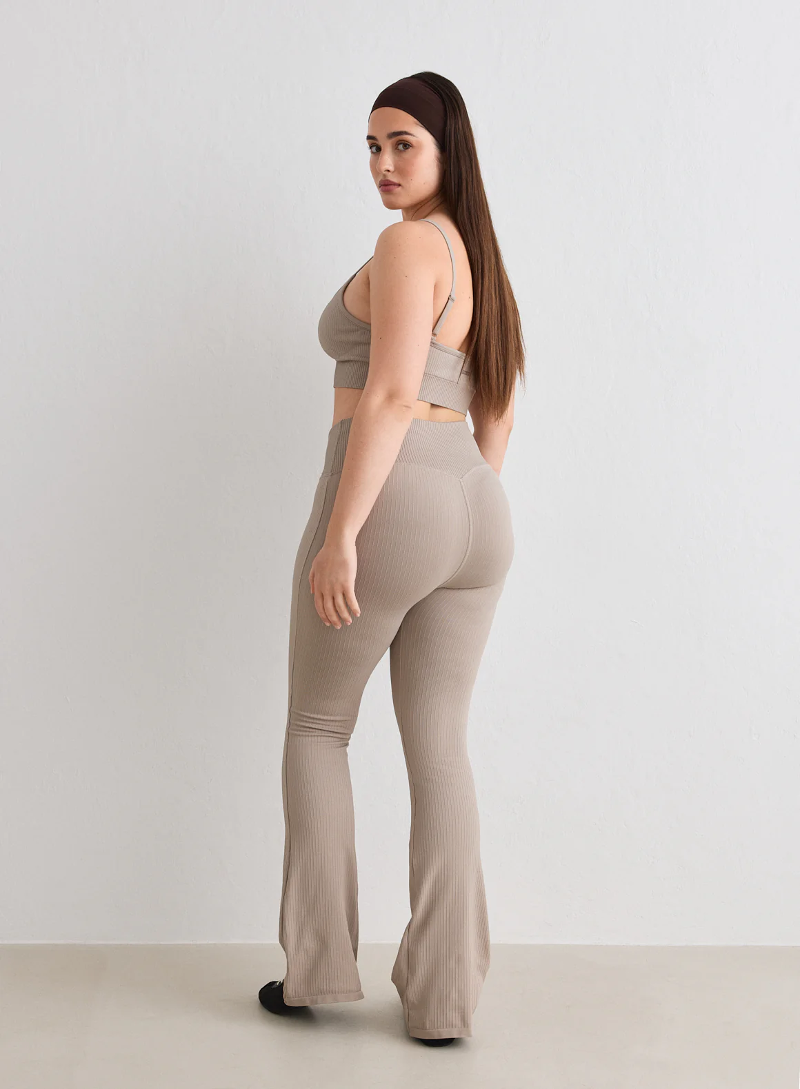 Dark Clay Ribbed Seamless Flare Tights - Image 2
