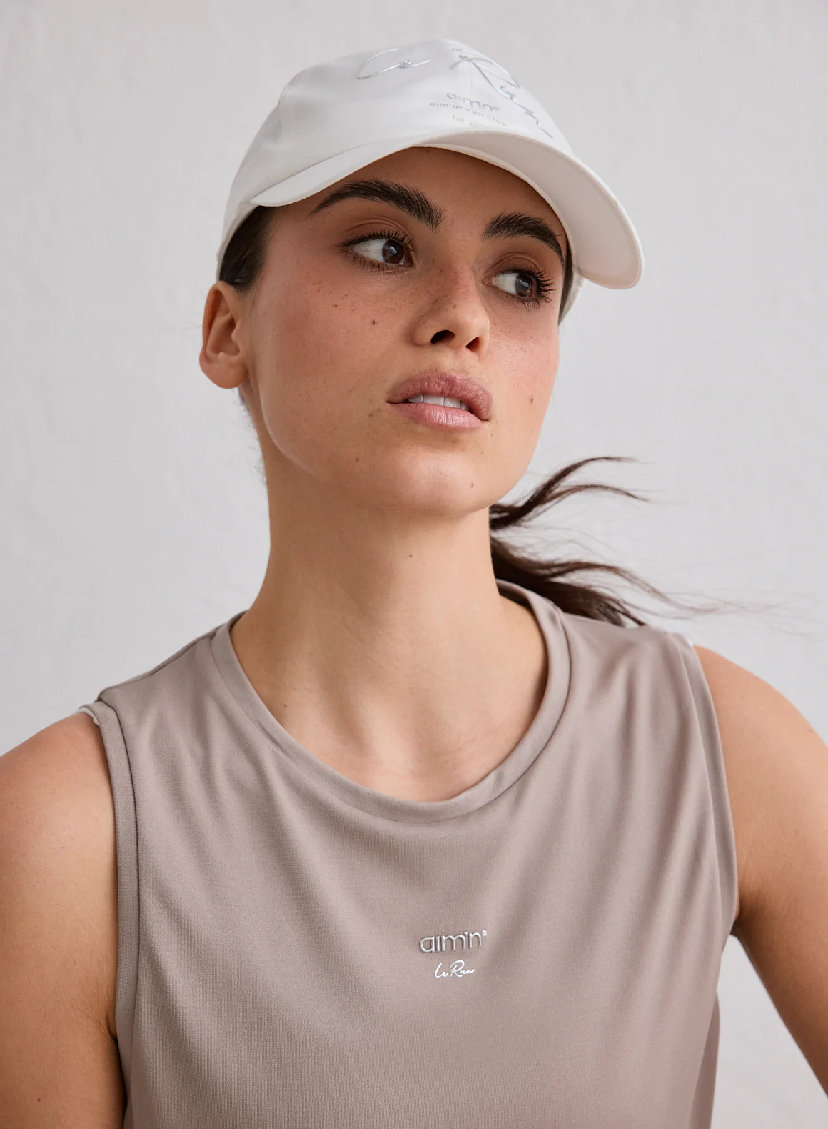 White Le Run Running Cap - Image 3