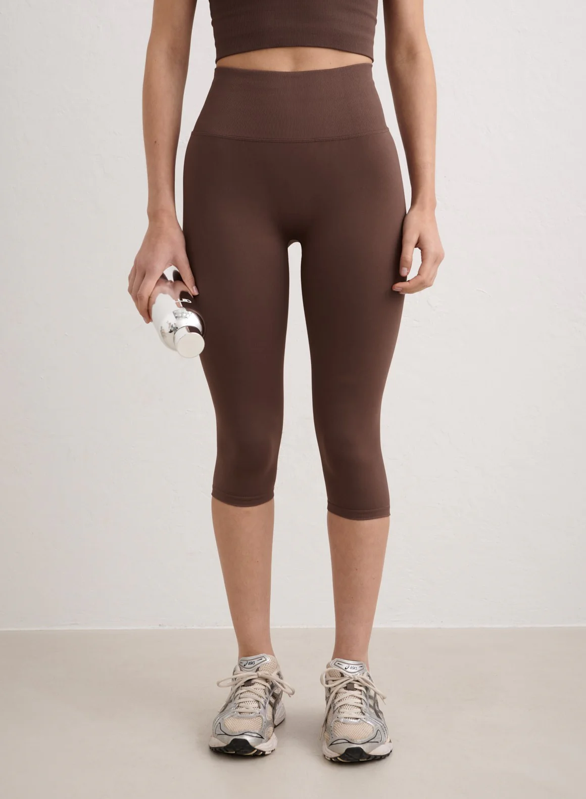 Macchiato Shape Seamless Capri Tights - Image 4