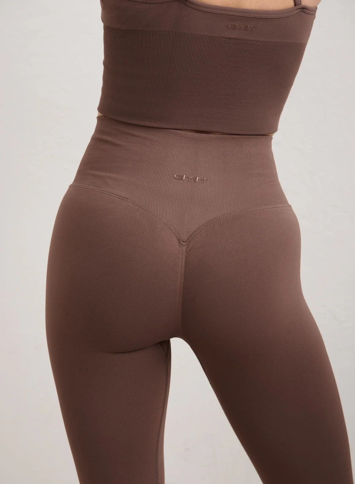 Macchiato Shape Seamless Capri Tights - Image 5