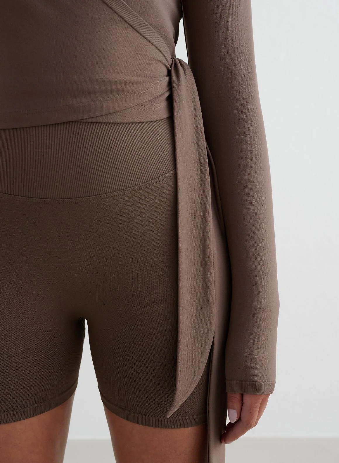 Macchiato Shape Seamless Wrap Long Sleeve - Image 4