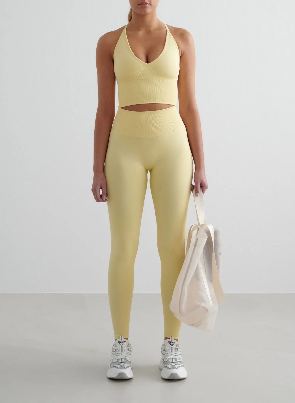 Mellow Shape Seamless Cross Back Bralette - Image 3