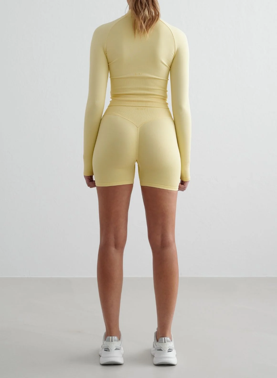 Mellow Shape Seamless Hotpants & Zip Jacket Set - Image 2
