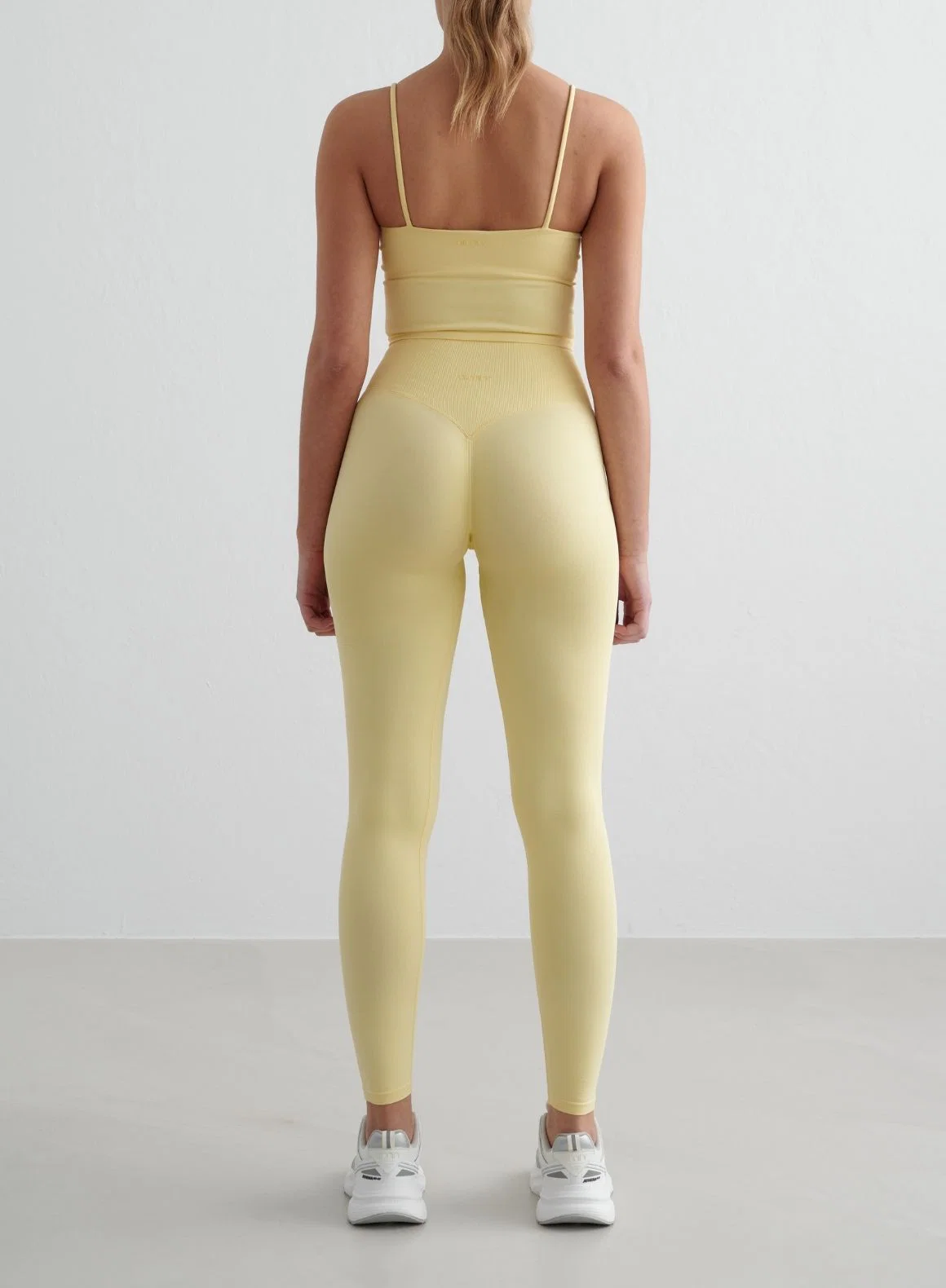 Mellow Shape Seamless Petite Tights - Image 2