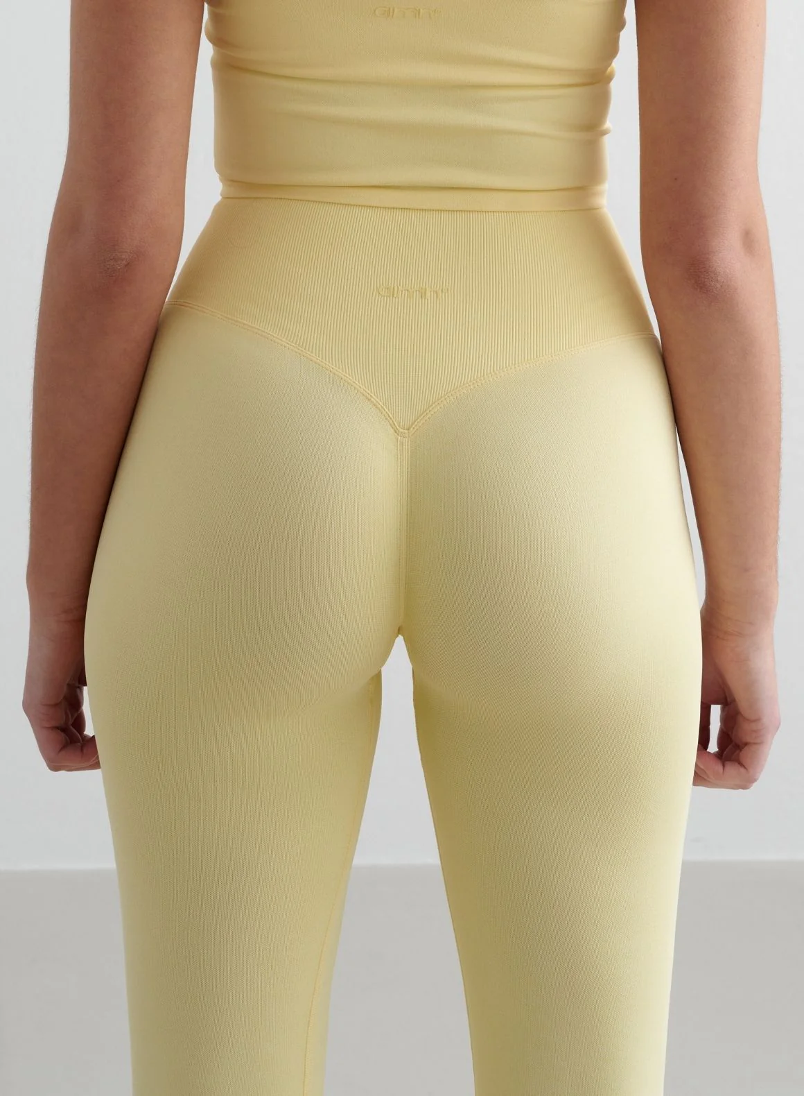 Mellow Shape Seamless Petite Tights - Image 4