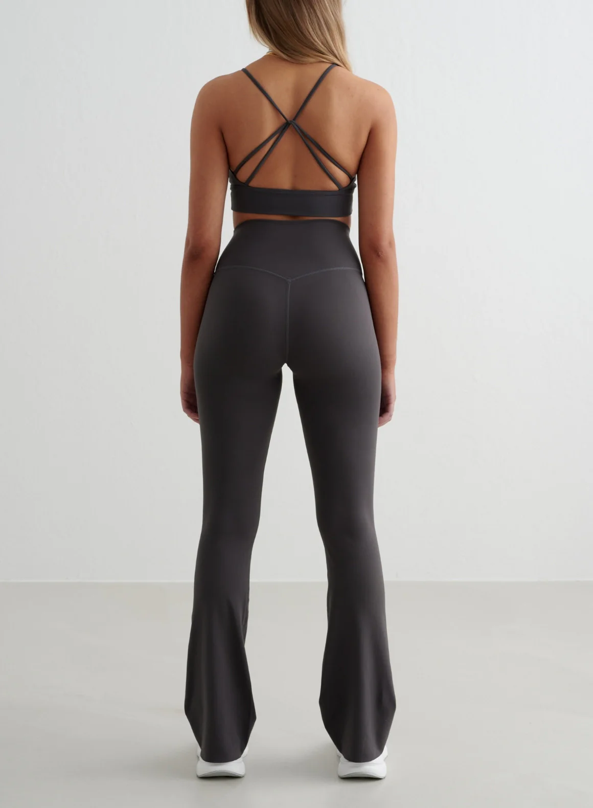 Shadow Grey Sense Flare Tights & Strap Bra Set - Image 3