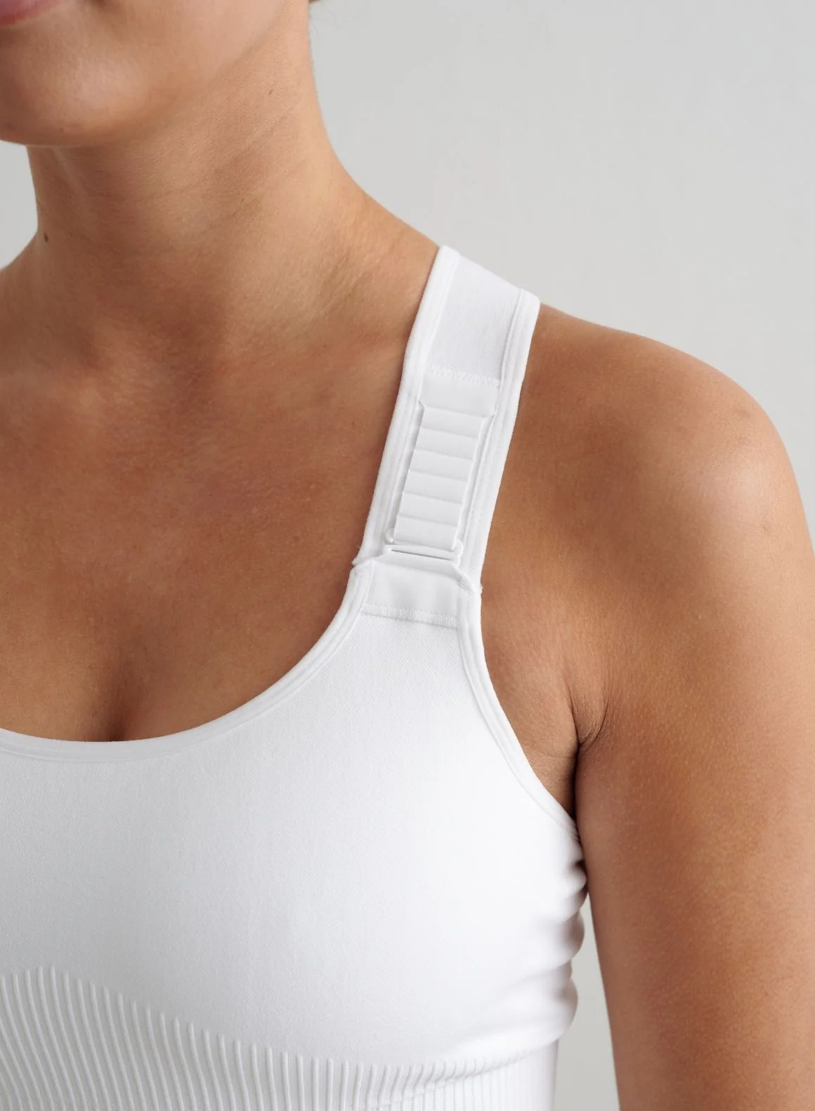White Ribbed Seamless High Support Bralette - Image 4