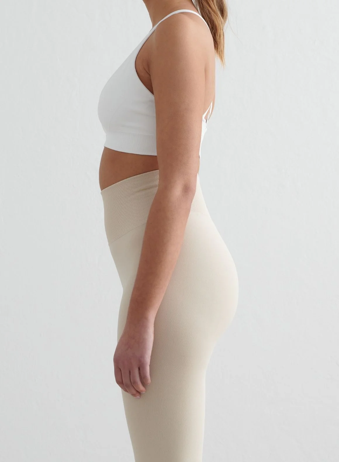 White Shape Seamless Cross Back Bra - Image 7