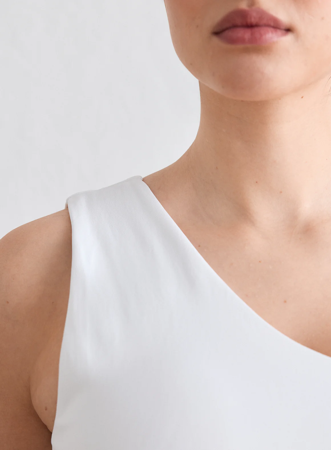 White Shape Seamless One Shoulder Bralette - Image 5